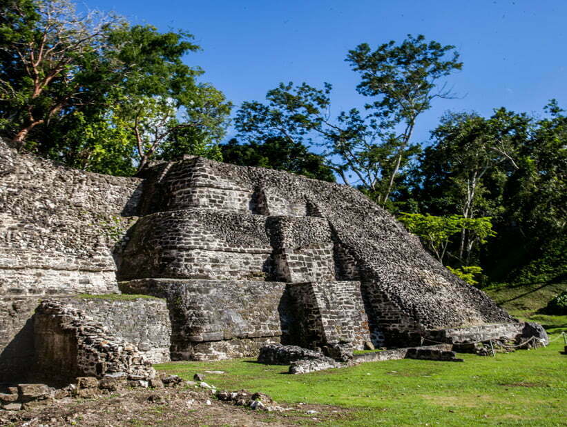 xunantunich east temples